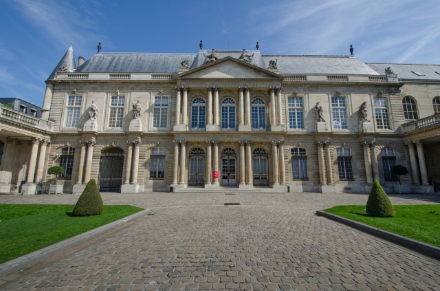 貴族の館のひとつ「スービーズ館」(現在は国立古文書博物館) ©iStock