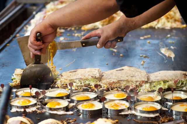 店先の屋台が充実している小江戸・川越　©iStock