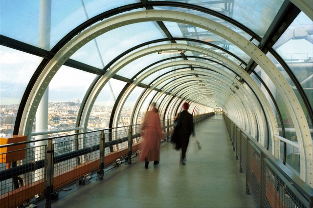 建物の上部からはパリの町並みを一望できる　© Paris Tourist Office - Photographe : Amélie Dupont - Architecte : Renzo Piano et Richard Rogers