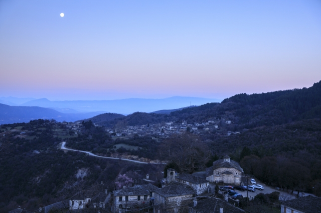 丘からの絶景が美しいミクロパピゴ村