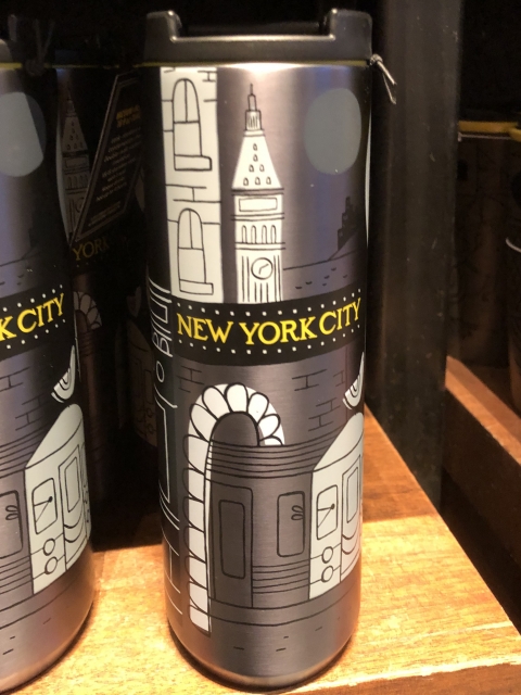 「スターバックス・タイムズスクエア店」の限定タンブラー($19.95)