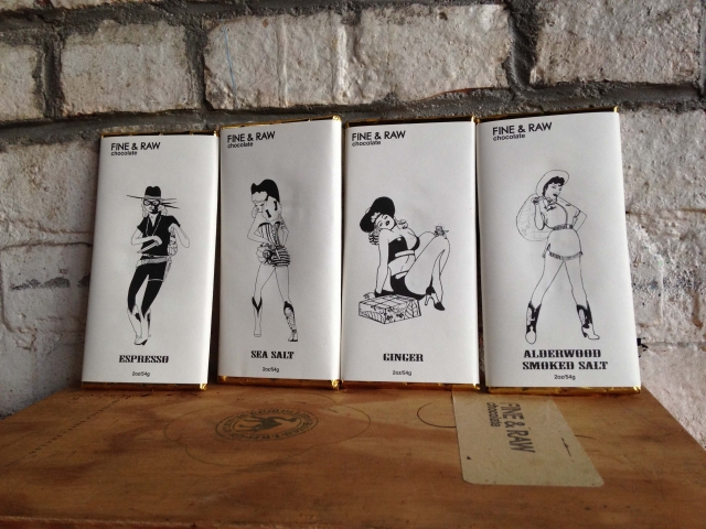 「ファイン&ロウ・チョコレート」のチョコレートバー($5~) ©Fine & Raw