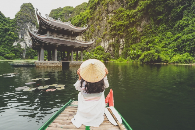 アオザイを着るとさらに気分がアガるかも　@istock