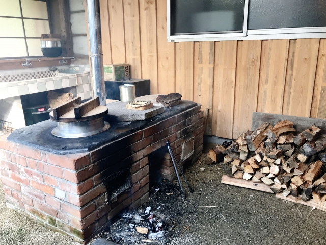 【江口屋】羽釜ごはんや石窯ピザ作り、湖畔でサイクリングも！