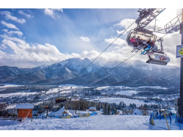 ポーランドの山でスキー