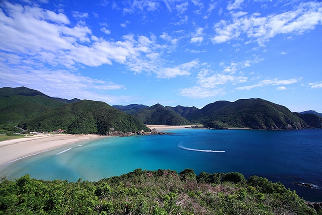 遠浅の海が続く高浜海水浴場。写真提供：長崎県観光連盟