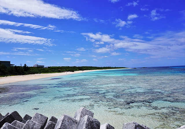 ハテルマブルーの美しさにため息。波照間島「ニシ浜」