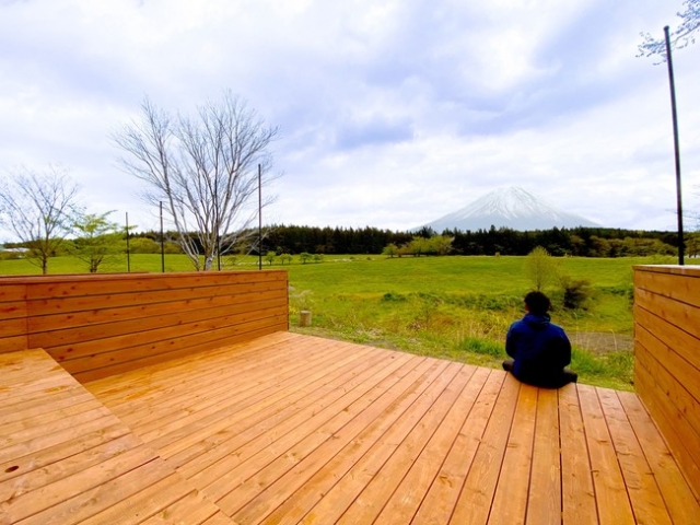 目の前に雄大な富士山の景色が広がる