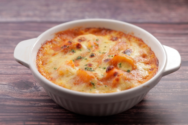 クラシックな洋食をイメージしたシーフードドリア(調理イメージ)