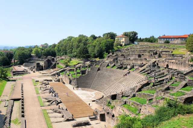 フルヴィエールの丘に残される古代ローマ遺跡「円形劇場」