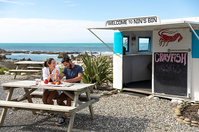 カイコウラの海辺にあるシーフードレストラン ©Graeme Murray