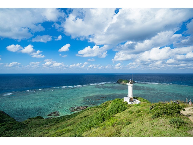 石垣島の北端にある平久保崎灯台は島を代表する景勝地