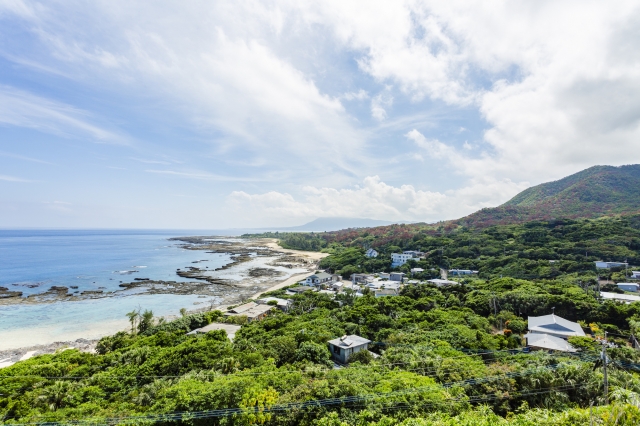 金見集落。豊かな自然と集落の近さも徳之島の特徴だ