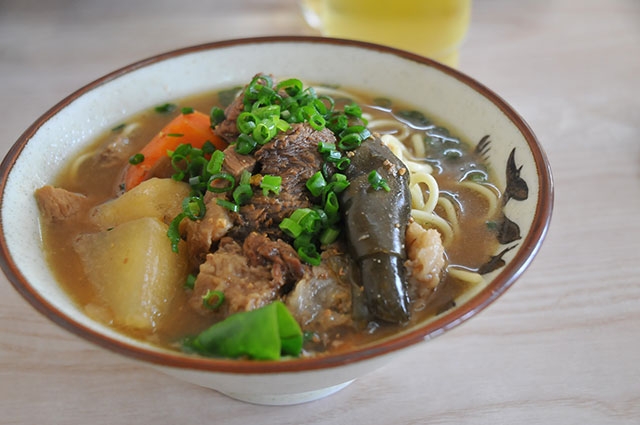 【新垣食堂】具にごろりと牛肉が。石垣に行ったら必ず食べます