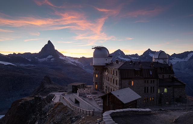 スイスアルプスの夕暮れ　©iStock