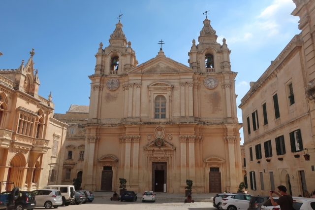 マルタで初めて建築された聖堂である、聖パウロ大聖堂）