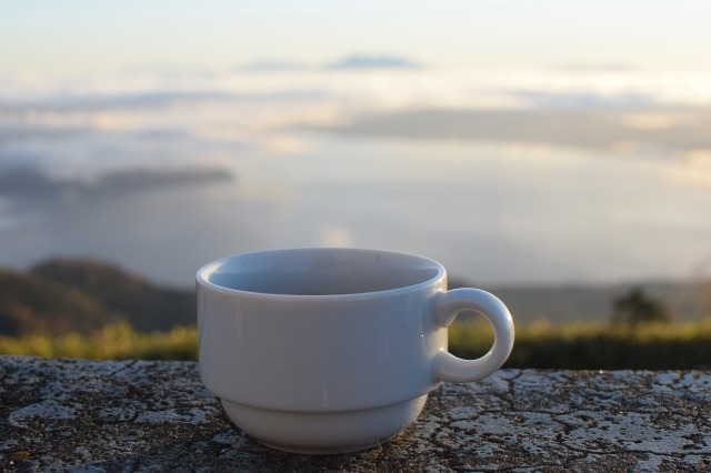 雲海を眺めながらのホットコーヒーは格別