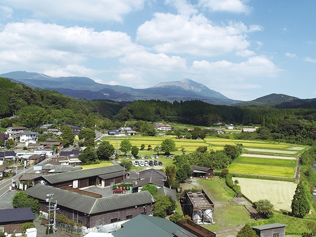 雄大な自然の中にある鹿児島県の霧島町蒸留所