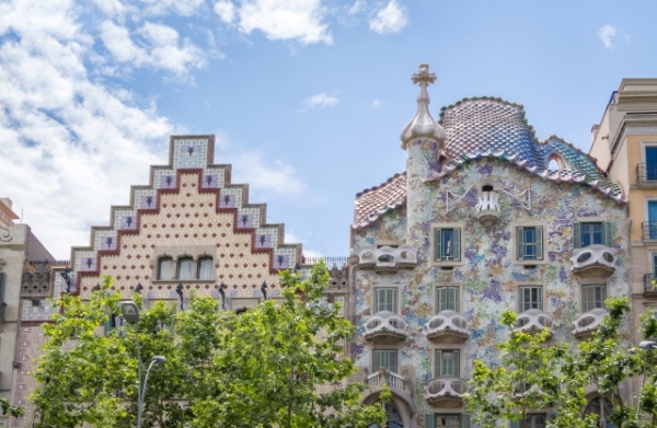 巨匠ガウディから花の建築家モンタネールまで！バルセロナで見るべき建築５選