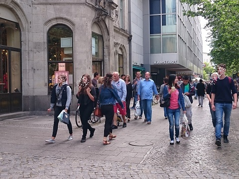 ベルリンの街を歩く人のファッション 地球の歩き方