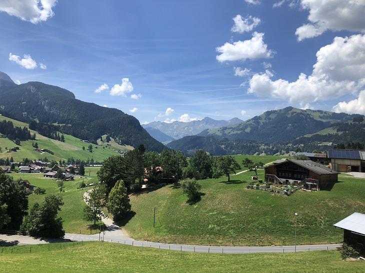 スイス夏の風景-730x548.jpg