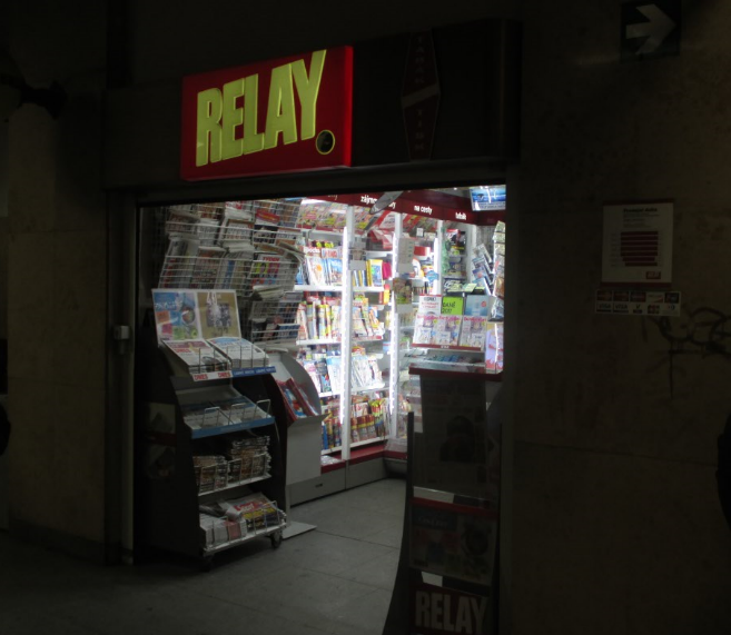 Brno_shop_at_Brno_station_relay_to_buy_tram_tickets,_stamps.png