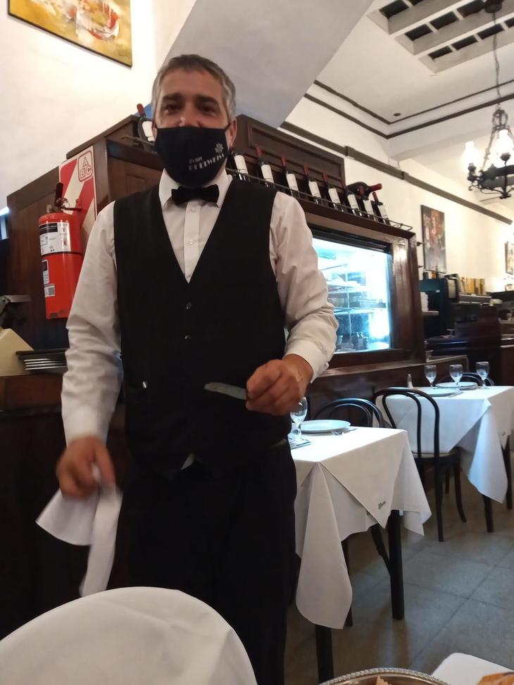 waiter.jpg