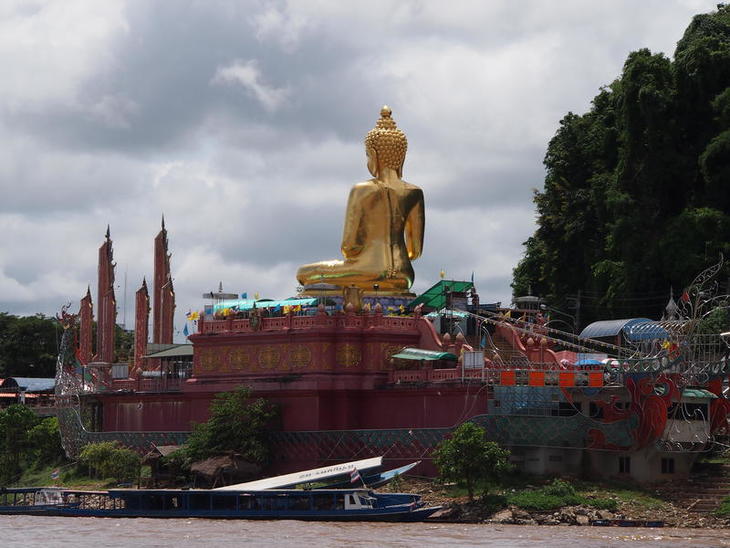 タイ側の金の大仏