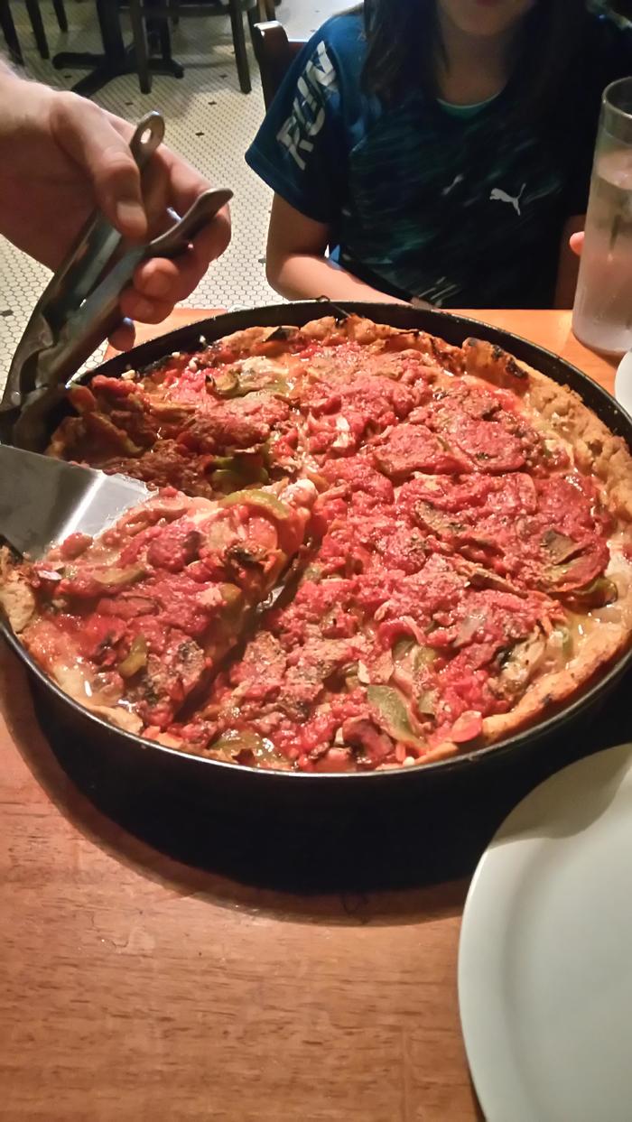 Deep dish Piza 1.JPG