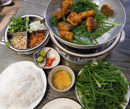 ところ変われば雷魚がウマい ハノイの郷土麺料理チャーカー 地球の歩き方