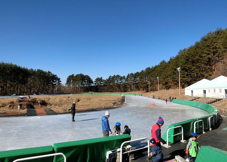 八ヶ岳スケートセンター＆八ヶ岳リゾートアウトレットで遊ぼう！ | 地球の歩き方