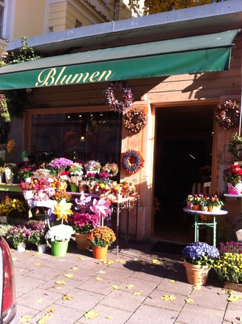 N 213 ミュンヘンの老舗お花屋さんで秋の実物リースをお土産に 地球の歩き方
