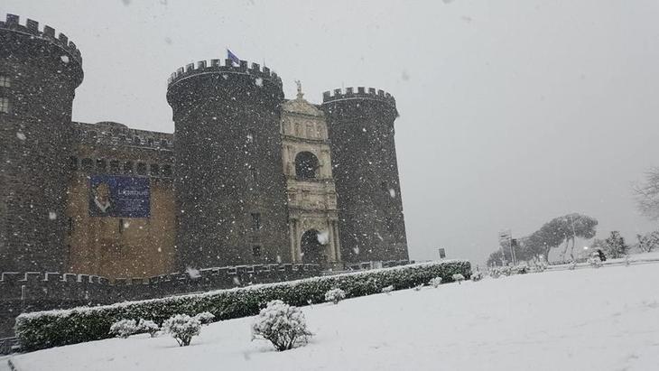 Castel Nuovo Napoli.jpg