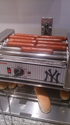 Yankee hotdog.jpg