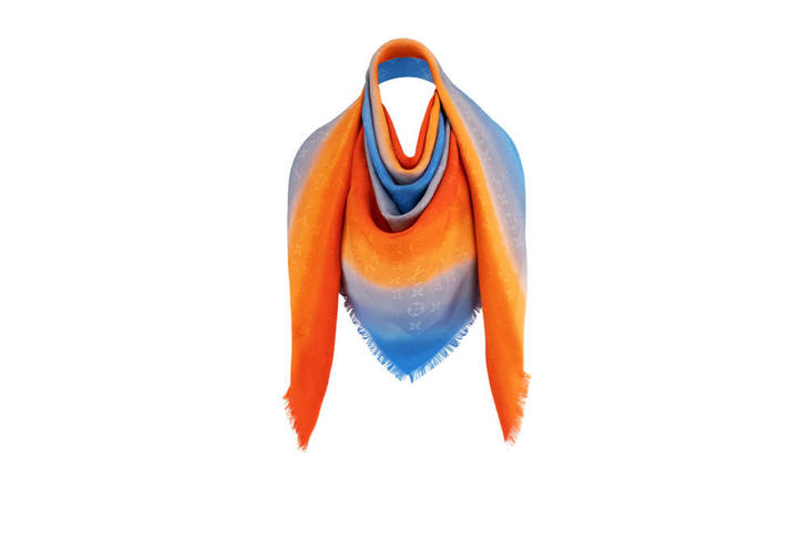 Châle tie & die orange et bleu en soie et laine595€ Louis Vuitton en exclusivité pour le Printemps.jpg