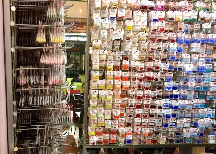 お土産にも人気！ボヘミアガラス製チェコビーズ | 地球の歩き方