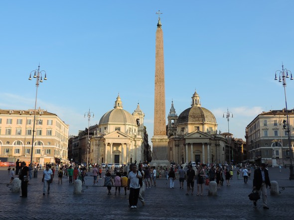 人間観察が面白いイタリア ポポロ広場へ行ってみよう 地球の歩き方