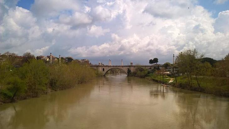 Ponte Milvio_tevere.jpg