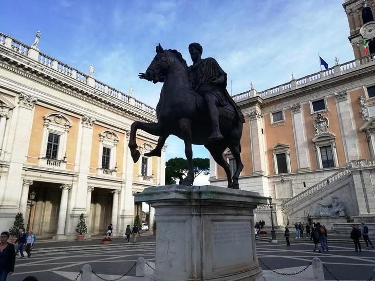 Statua equestre di Marco Aurelio.jpg