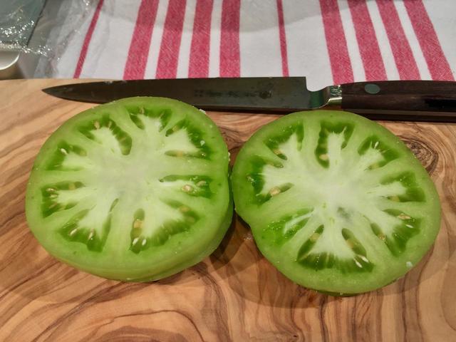 緑トマト半分 - 1.jpg