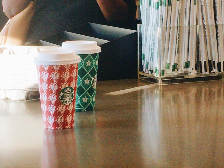 18_Starbucks Holiday_04.jpg