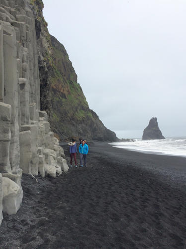 Iceland_BlackSanBeach_near_waves.jpg