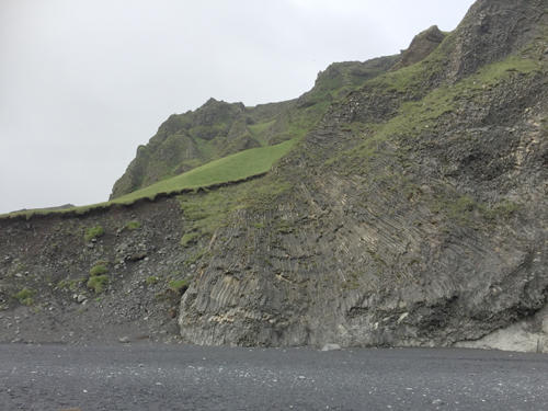 Iceland_BlackSanBeach_rock_formation.jpg