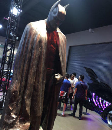 WB_StudioTour_Batman_statue.jpg