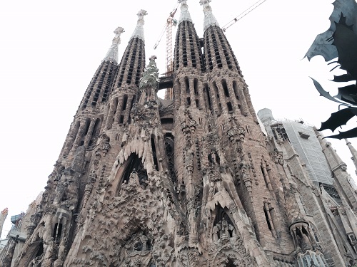 Barcelona_SagradaFamilia_FrontExt.jpg