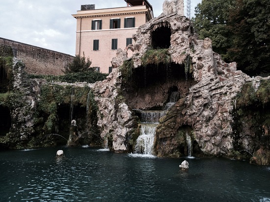 Rome_Vatican_Garden_1.jpg