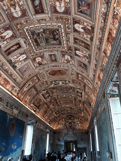Rome_Vatican_Museum_2.jpg