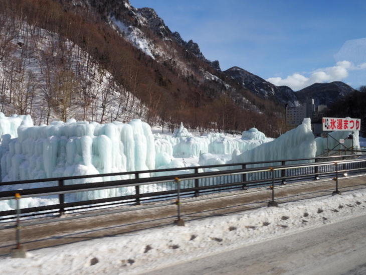 12_25_icewaterfalls_P1300229.JPG