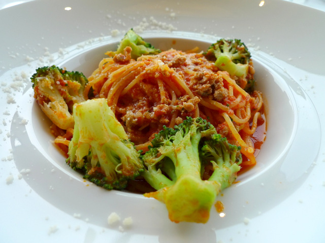 Tomato Sauce Spaghetti with Salsiccia and Broccoli 