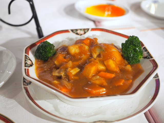 Curry of shrimp, clam and squid in Cantonese style and rice